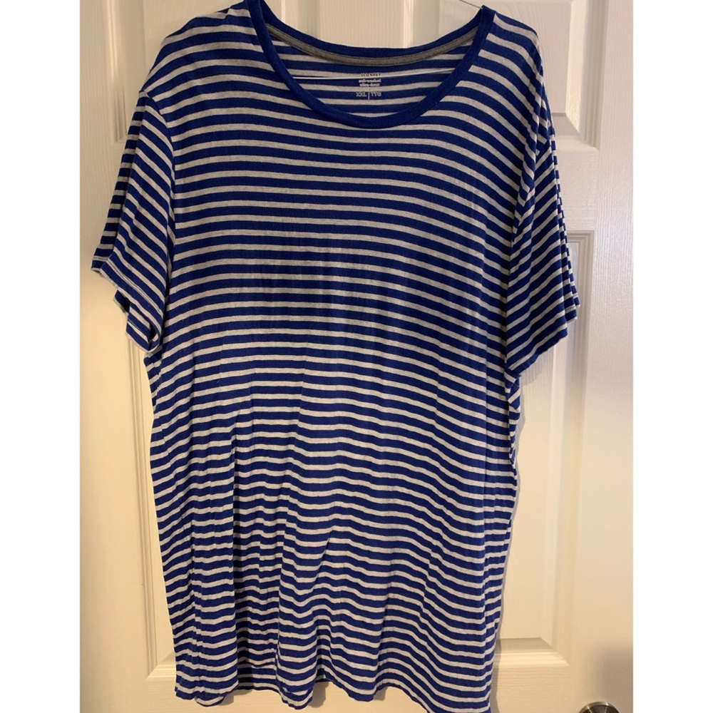 Old Navy t-shirt.  Size XXL/TTG.